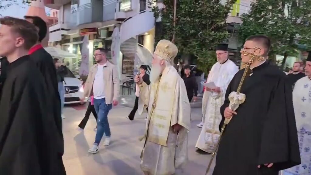 CEREMONIA E SË PREMTES SË MADHE NË QYTETIN E FIERIT CEREMONIA E SË PREMTES SË MADHE NË QYTETIN E FIERIT