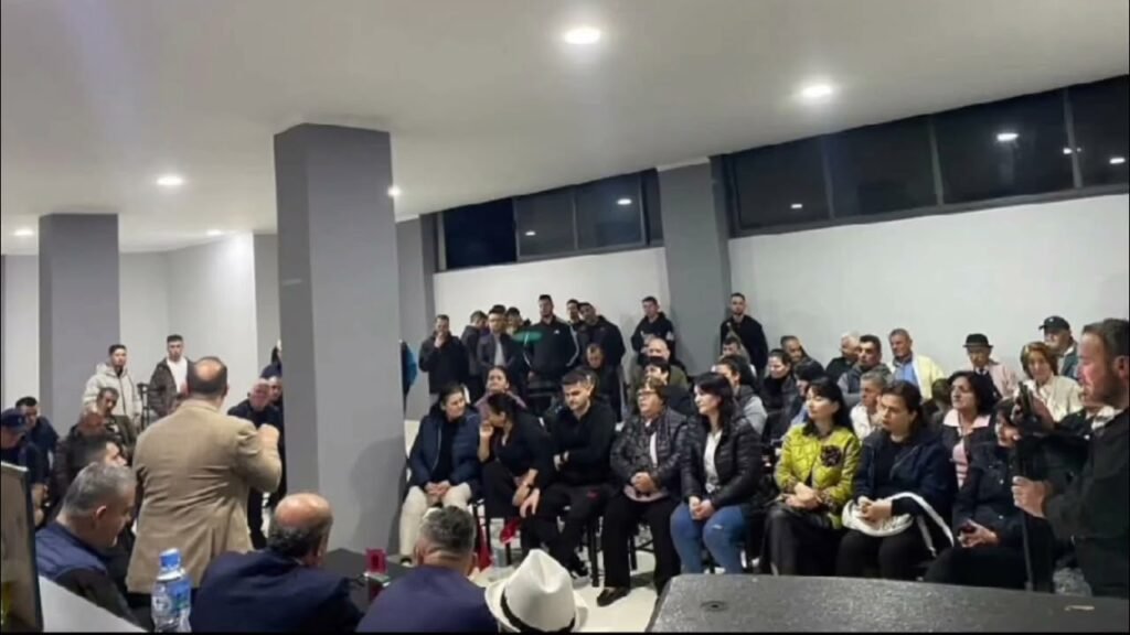 KANDIDATET E PD TAKIM ME BANORET E LAGJES SKËNDER LIBOHOVA NË LUSHNJE KANDIDATET E PD TAKIM ME BANORET E LAGJES SKËNDER LIBOHOVA NË LUSHNJE