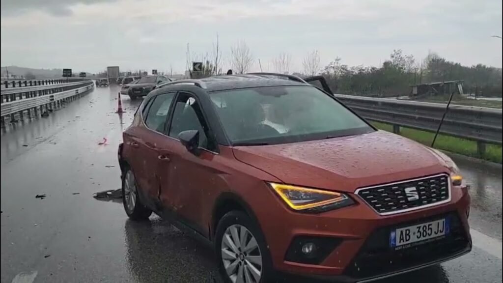 NJË AKSIDENT I RËNDË KA NDODHUR NË AUTOSTRADËN LUSHNJE-VLORË, PRANË KTHESËS SË POJANIT NJË AKSIDENT I RËNDË KA NDODHUR NË AUTOSTRADËN LUSHNJE-VLORË, PRANË KTHESËS SË POJANIT