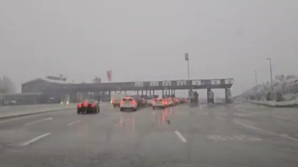 RËNDOHET SITUATA METEOROLOGJIKE NGA RESHJET E BORËS RËNDOHET SITUATA METEOROLOGJIKE NGA RESHJET E BORËS