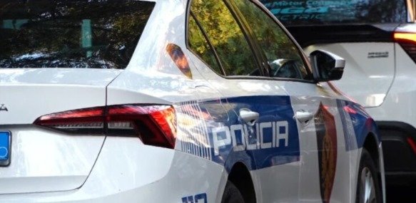 Dhuna dhe shkatërrimi i makinës, babë e bir në konflikt me ligjin në Peqin Dhuna dhe shkatërrimi i makinës, babë e bir në konflikt me ligjin në Peqin