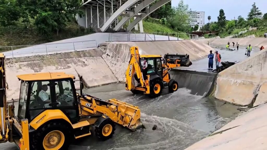 BASHKIA FIER AKSION PËR PASTRIMIN E GJANICËS, POR PAS DY DITËSH LUMI SËRISH I NDOTUR BASHKIA FIER AKSION PËR PASTRIMIN E GJANICËS, POR PAS DY DITËSH LUMI SËRISH I NDOTUR