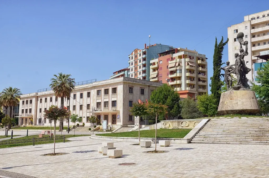 Dy raste të ndjekura penalisht në Lushnjë, procedohen dy shtetas për shkelje ligjore Dy raste të ndjekura penalisht në Lushnjë, procedohen dy shtetas për shkelje ligjore