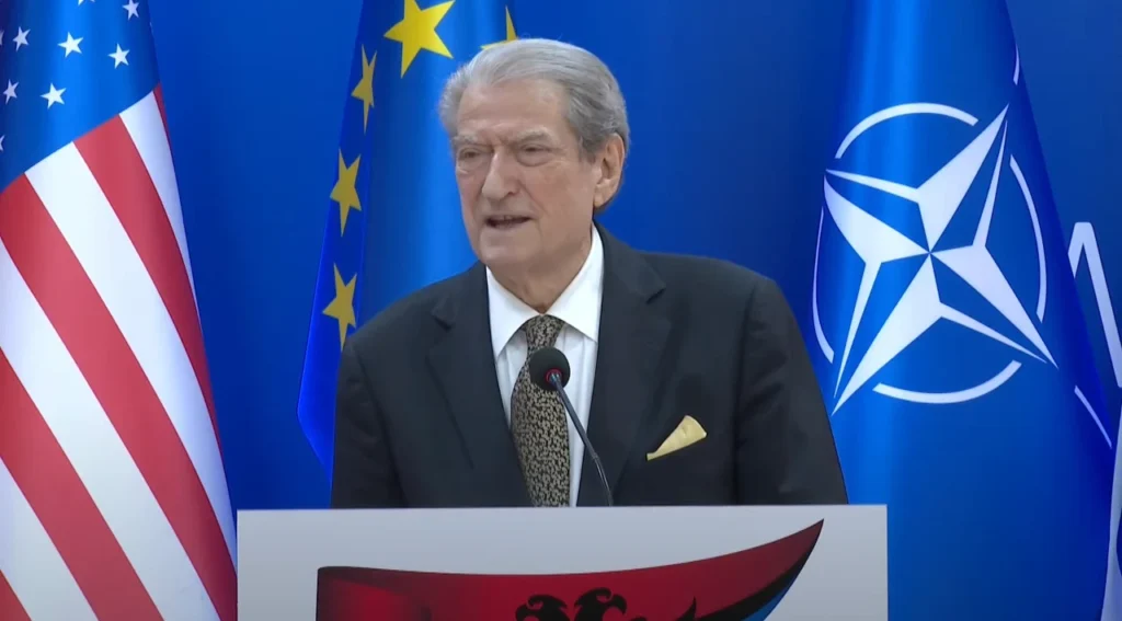 Berisha ngre akuza të reja për manipulimin e votës së diasporës në zgjedhje Berisha ngre akuza të reja për manipulimin e votës së diasporës në zgjedhje