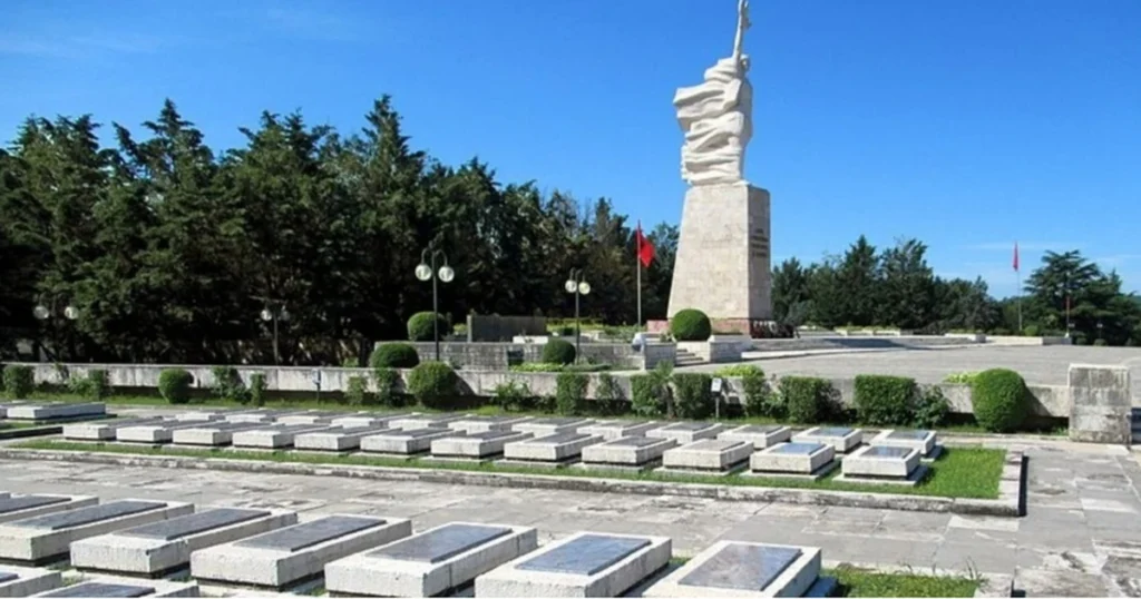 5 Maji – Dita e Dëshmorëve, Nderim Për Heronjtë që Ranë për Atdheun