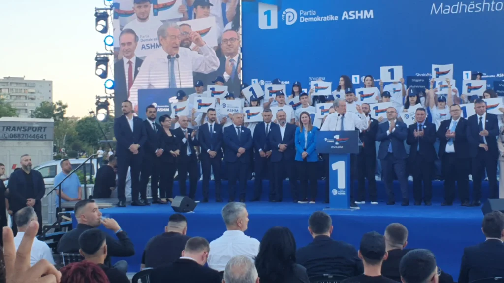 Berisha akuzon Ramën në Fier: 11 maji është fundi yt Berisha akuzon Ramën në Fier: 11 maji është fundi yt