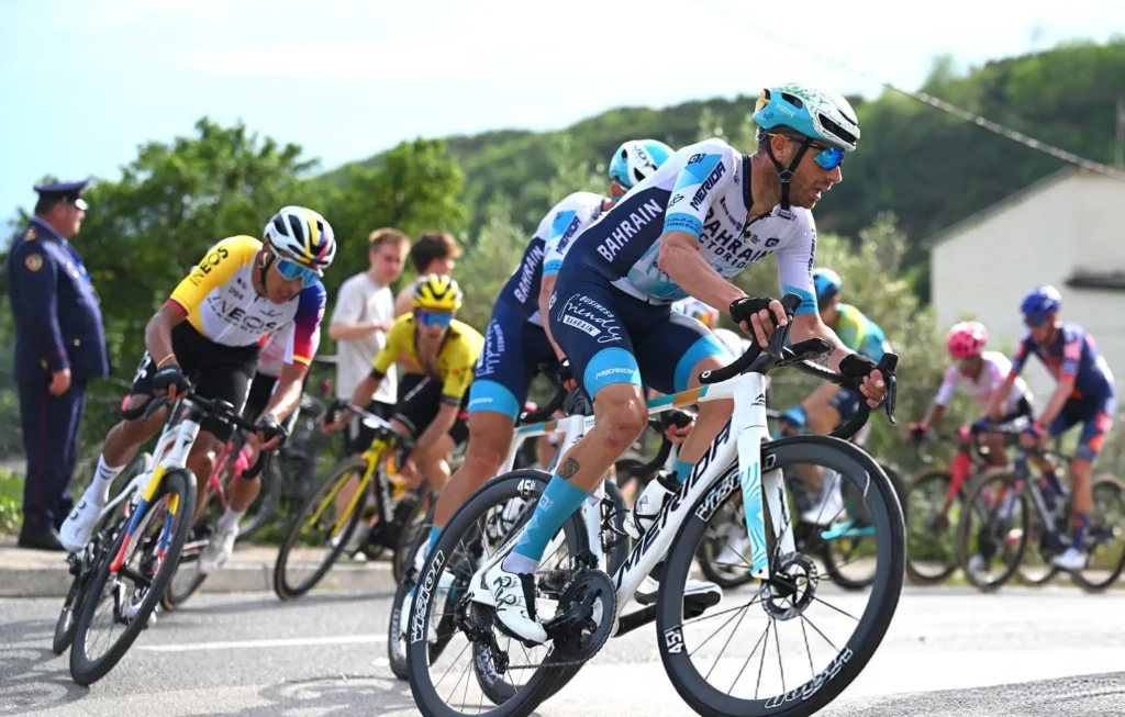 Giro d’Italia: Çiklizmi ndërkombëtar arrin në Shqipëri me energji dhe krenari Giro d’Italia: Çiklizmi ndërkombëtar arrin në Shqipëri me energji dhe krenari