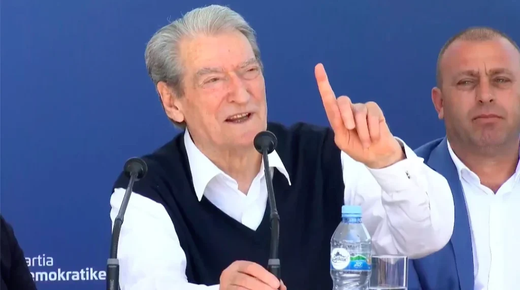 Live: Sali Berisha bashkëbisedim me fermerët në Dimal Live: Sali Berisha bashkëbisedim me fermerët në Dimal