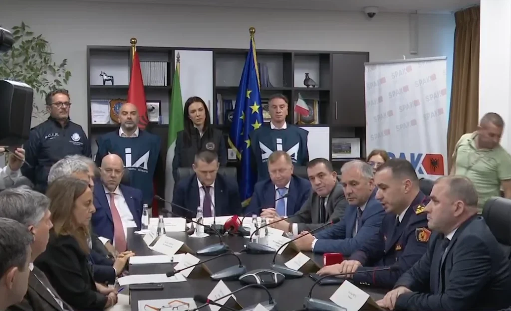 Operacioni ndërkombëtar antidrogë godet rrjetet kriminale në Shqipëri dhe Itali Operacioni ndërkombëtar antidrogë godet rrjetet kriminale në Shqipëri dhe Itali