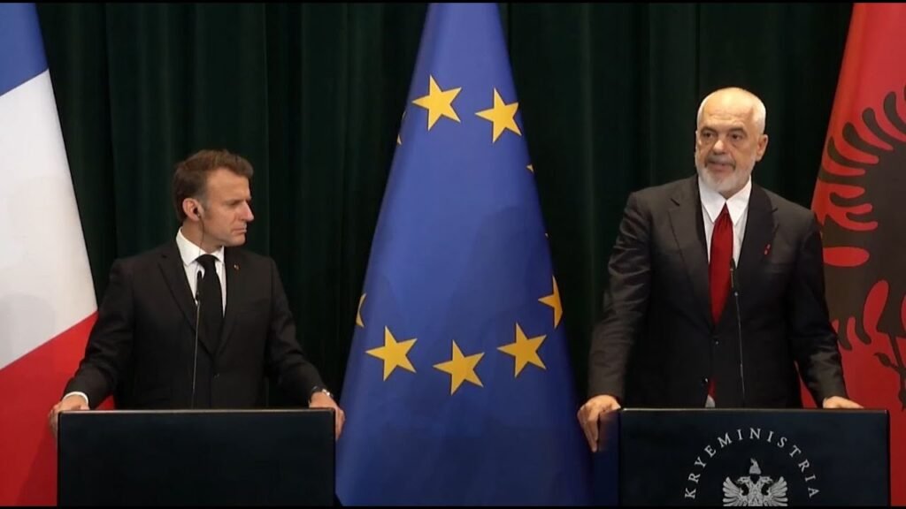 Macron uron Ramën dhe konfirmon mbështetjen franceze për rrugën drejt BE Macron uron Ramën dhe konfirmon mbështetjen franceze për rrugën drejt BE