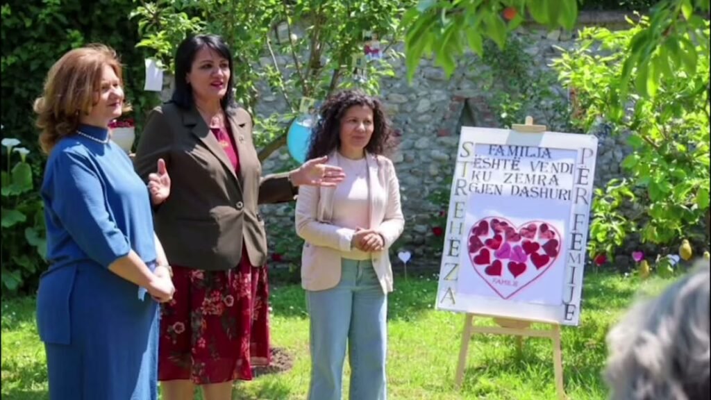 FAMILJA ËSHTË ATY KU ZEMRA GJEN DASHURI FAMILJA ËSHTË ATY KU ZEMRA GJEN DASHURI