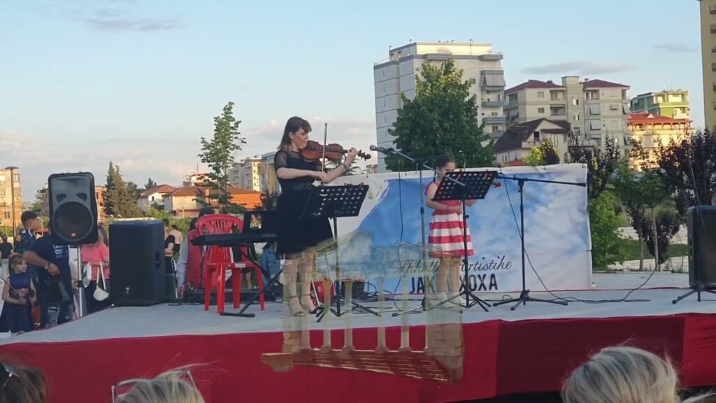 Koncerti i nxënësve të shkollës Jakov Xoxa ndez atmosferën artistike në Fier