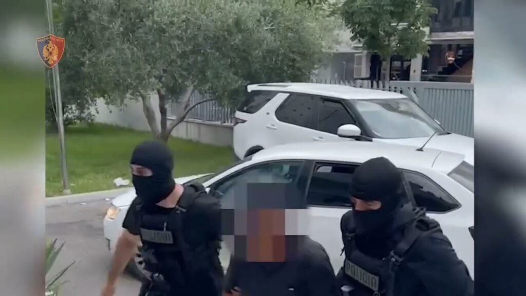 Operacion policor i suksesshëm çon në arrestimin e të kërkuarit ndërkombëtar në Durrës Operacion policor i suksesshëm çon në arrestimin e të kërkuarit ndërkombëtar në Durrës