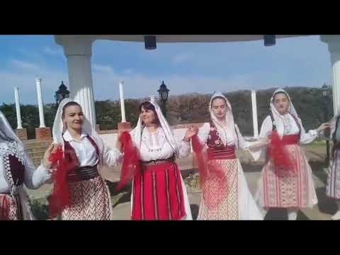 Vallja dhe tradita e grave në Myzeqe, një thesar i pasur kulturor Vallja dhe tradita e grave në Myzeqe, një thesar i pasur kulturor