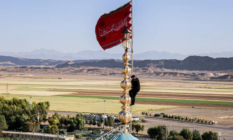Flamuri i kuq në Teheran sinjalizon hakmarrjen kundër Izraelit Flamuri i kuq në Teheran sinjalizon hakmarrjen kundër Izraelit