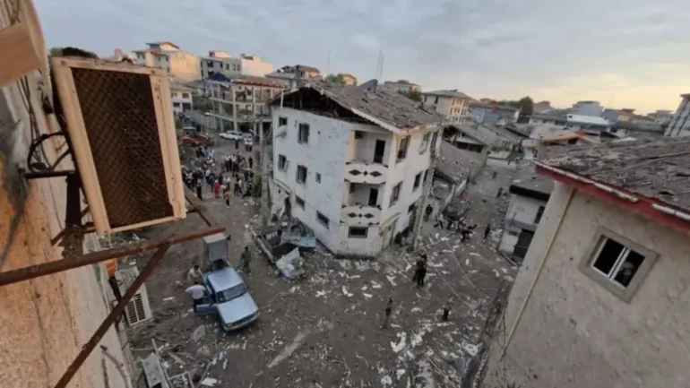 Izraeli goditi Iranin verior pak orë para armëpushimit, viktima dhe dëme të shumta në Astaneh Ashrafiyeh Izraeli goditi Iranin verior pak orë para armëpushimit, viktima dhe dëme të shumta në Astaneh Ashrafiyeh