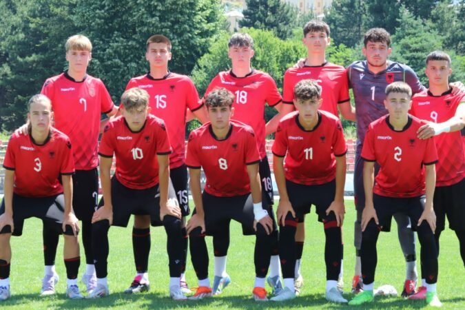 Shqipëria u-15 mposht Maqedoninë e Veriut me lojë bindëse në staduiumin “Skënderbeu” Shqipëria u-15 mposht Maqedoninë e Veriut me lojë bindëse në staduiumin “Skënderbeu”
