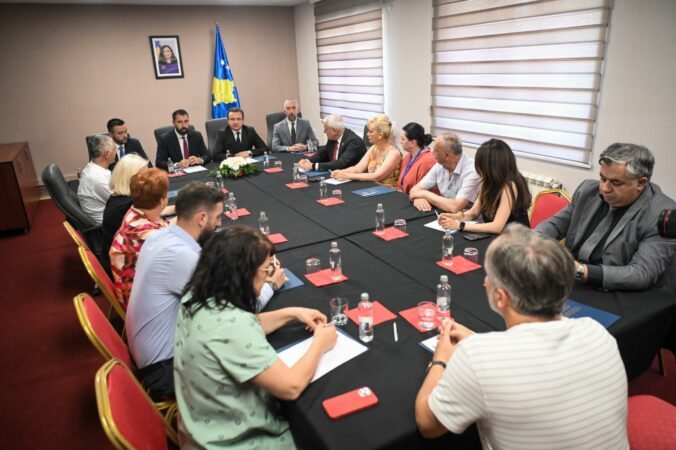 Krijimi i bordit të përbashkët, një hap i ri për bashkëpunimin mes Mitrovicës së jugut dhe asaj të veriut Krijimi i bordit të përbashkët, një hap i ri për bashkëpunimin mes Mitrovicës së jugut dhe asaj të veriut