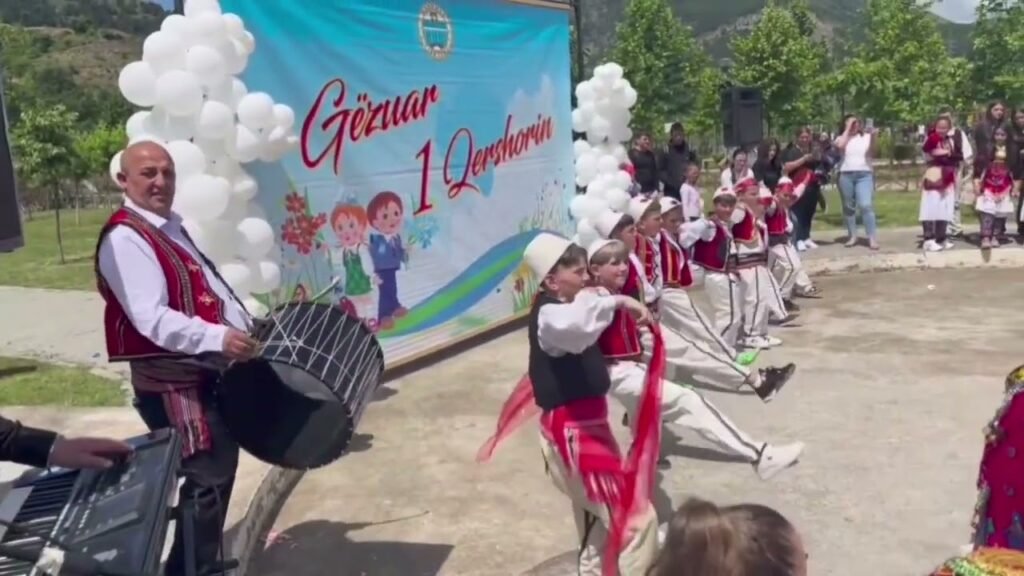 Gëzuar 1 Qershorin nga fëmijët shqipëtarë