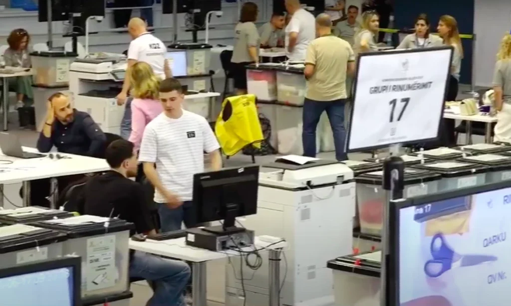 Rinumërimi i votave nis në qarqet kryesore, përfshihen edhe kutitë e diasporës Rinumërimi i votave nis në qarqet kryesore, përfshihen edhe kutitë e diasporës
