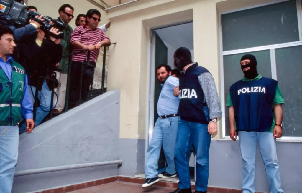Reagim i fortë në Itali pas lirimit të Brusca dhe krahasimi me emigrantët në Shqipëri Reagim i fortë në Itali pas lirimit të Brusca dhe krahasimi me emigrantët në Shqipëri