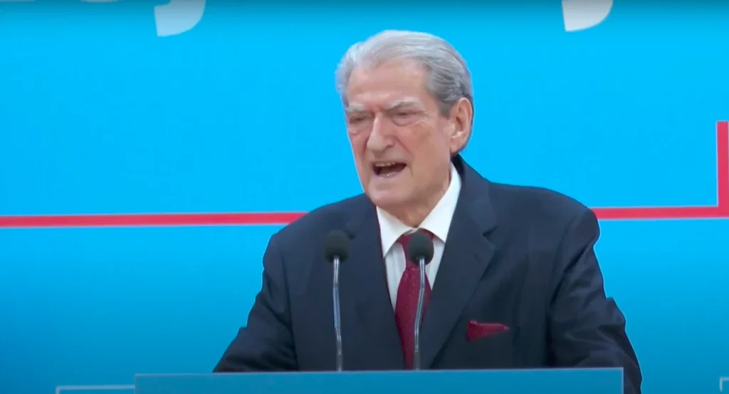 Berisha akuzon për manipulim të votimeve në Petrelë me përdorim të kartave të identitetit Berisha akuzon për manipulim të votimeve në Petrelë me përdorim të kartave të identitetit