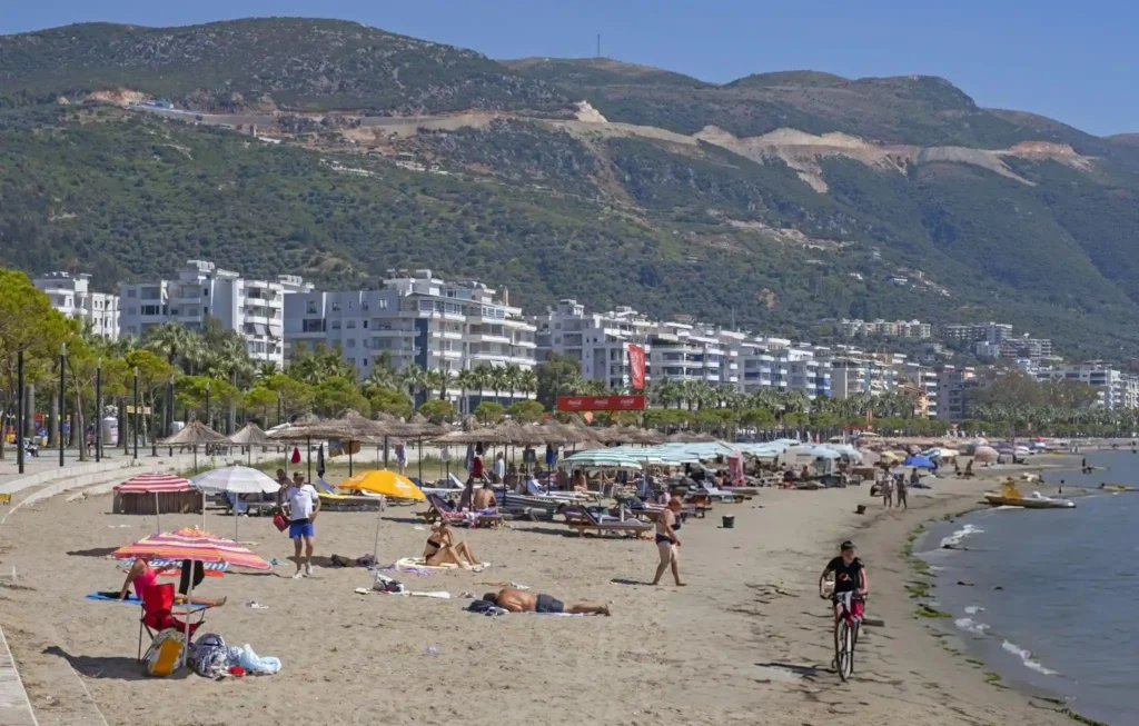 Arrestime në Vlorë, Sarandë, Himarë dhe Konispol për trafik droge, dhunë dhe shkelje të ligjit Arrestime në Vlorë, Sarandë, Himarë dhe Konispol për trafik droge, dhunë dhe shkelje të ligjit