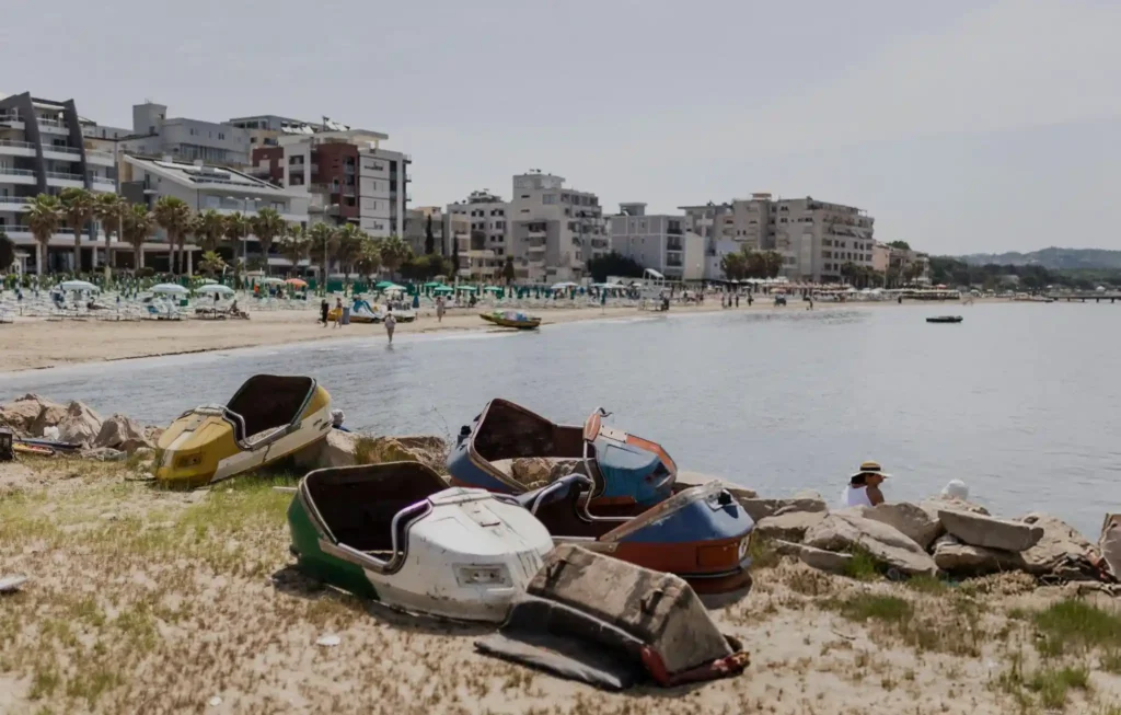 Një trup i pajetë gjendet në detin e Durrësit pranë Sektorit Rinia, dyshohet për mbytje të një 50-vjeçari