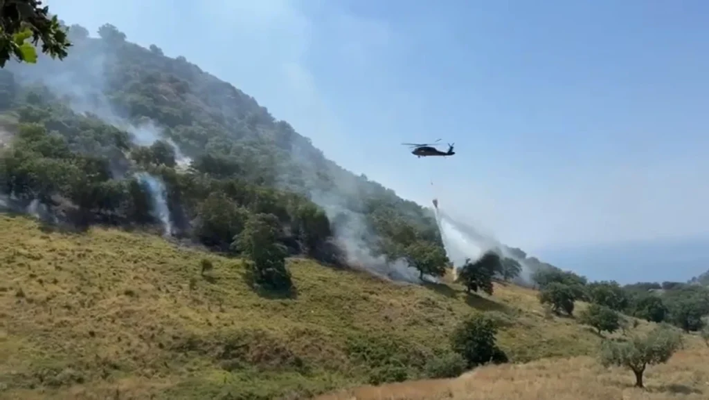 Zjarri në Pilur vazhdon për të dytën ditë mes ndërhyrjeve nga toka dhe ajri Zjarri në Pilur vazhdon për të dytën ditë mes ndërhyrjeve nga toka dhe ajri