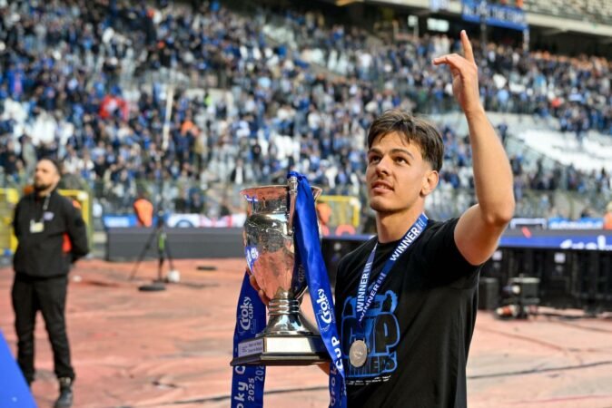 Transferimi i mundshëm i Ardon Jasharit në Premier League nxjerr në pah interesin e klubeve angleze për mesfushorin shqiptar Transferimi i mundshëm i Ardon Jasharit në Premier League nxjerr në pah interesin e klubeve angleze për mesfushorin shqiptar