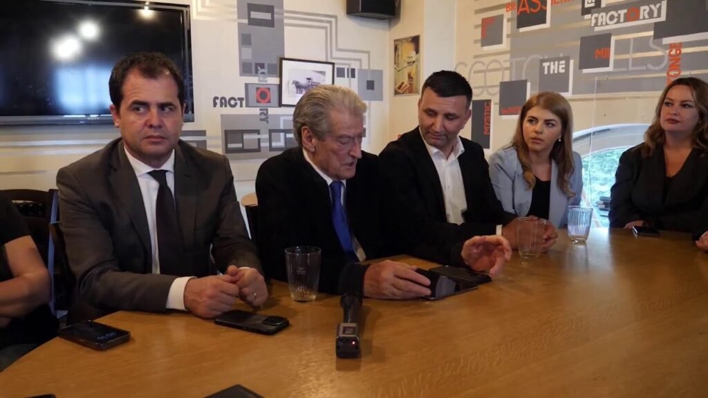 Live: Kryetari i Partisë Demokratike, Sali Berisha takim me kryesinë e PD, Bruksel. Live: Kryetari i Partisë Demokratike, Sali Berisha takim me kryesinë e PD, Bruksel.