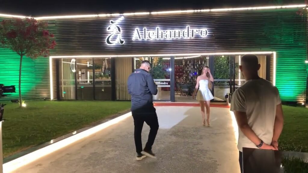 Spektakli i bukurisë mbërrin në Fier me finalen e Miss Universit në kompleksin Apollon Spektakli i bukurisë mbërrin në Fier me finalen e Miss Universit në kompleksin Apollon