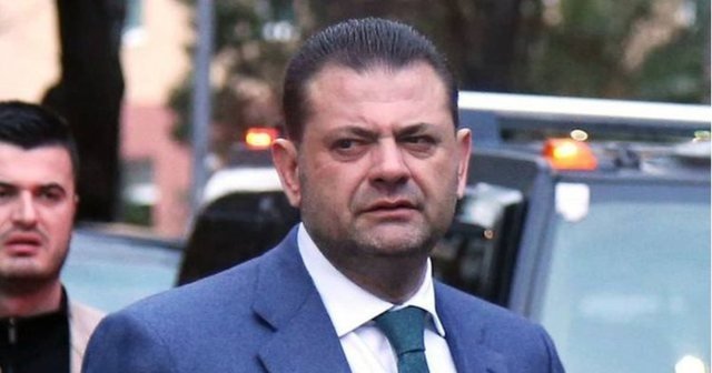 Tom Doshi dorëzohet nga mandati në Tiranë, nipi i Inva Mulës merr vendin