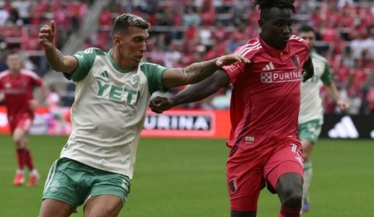 Uzuni lë pas dëmtimin dhe i bashkohet stërvitjes me Austin FC për sfidën ndaj Los Angeles Uzuni lë pas dëmtimin dhe i bashkohet stërvitjes me Austin FC për sfidën ndaj Los Angeles