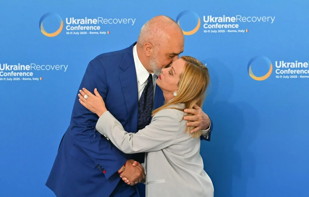 Ukraina në fokus: deklarata, ndihma dhe mungesa e angazhimit nga Tirana Ukraina në fokus: deklarata, ndihma dhe mungesa e angazhimit nga Tirana