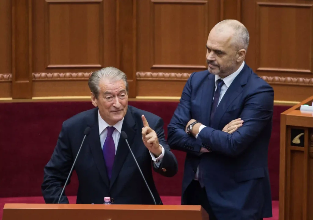 As Rama e as Berisha, pika e tretë politike kërkon votuesit pa kamp As Rama e as Berisha, pika e tretë politike kërkon votuesit pa kamp