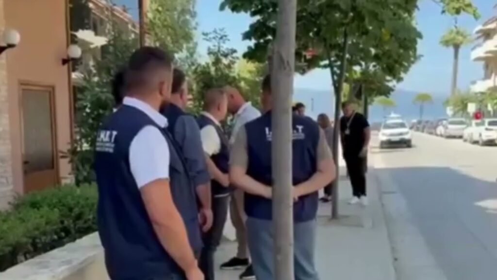 Drejtuesja e IKMT, Dallëndyshe Bici në Vlorë, verifikon kantieret e ndërtimit Drejtuesja e IKMT, Dallëndyshe Bici në Vlorë, verifikon kantieret e ndërtimit
