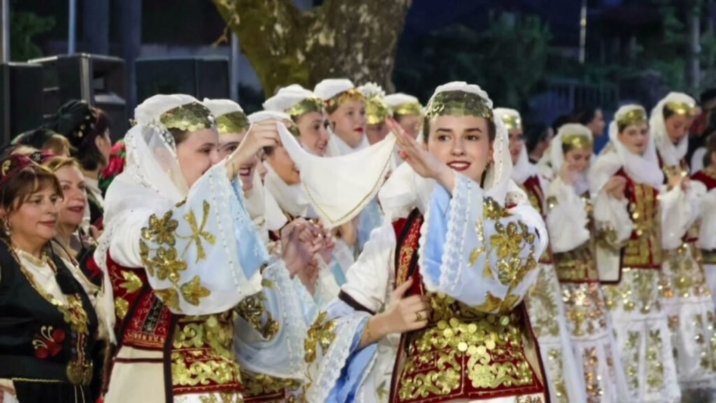 Dropulli, aty ku takohen dy kulturat e tradita!