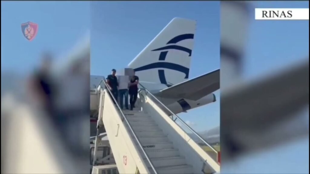 Ekstradohen nga Greqia, Belgjika dhe Serbia, 3 shtetas shqiptarë, të shpallur në kërkim ndërkombëtar Ekstradohen nga Greqia, Belgjika dhe Serbia, 3 shtetas shqiptarë, të shpallur në kërkim ndërkombëtar
