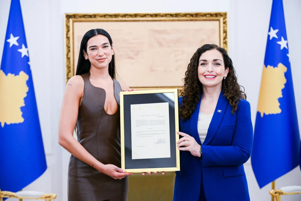 Dua Lipa merr nënshtetësinë e Kosovës Dua Lipa merr nënshtetësinë e Kosovës