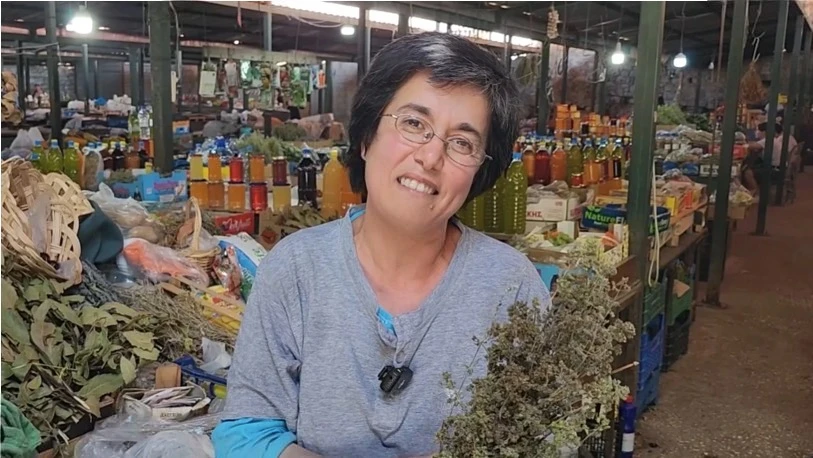Tregtarja nga Saranda që rigonin e mbledh vetë në mal Tregtarja nga Saranda që rigonin e mbledh vetë në mal