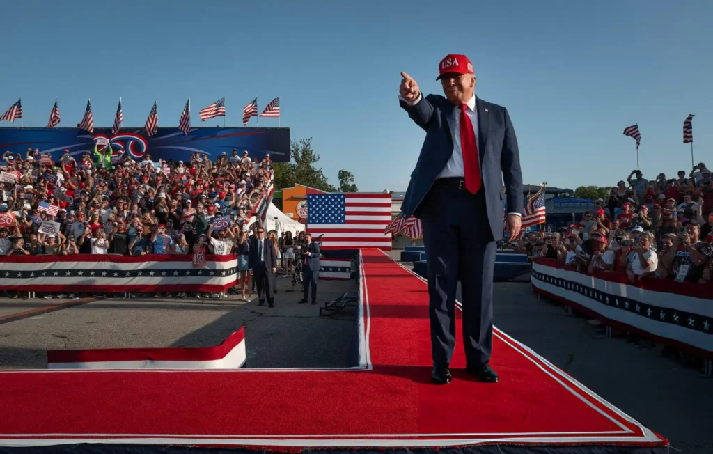 Mesazhi i Ambasadës Amerikane për 4 Korrikun përkujton nismën historike të pavarësisë me fjalët e Donald Trump Mesazhi i Ambasadës Amerikane për 4 Korrikun përkujton nismën historike të pavarësisë me fjalët e Donald Trump