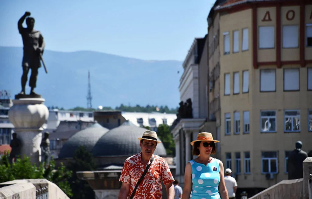Kriza demografike në Maqedoninë e Veriut: Mickoski propozon taksë për beqarët për të nxitur lindshmërinë Kriza demografike në Maqedoninë e Veriut: Mickoski propozon taksë për beqarët për të nxitur lindshmërinë