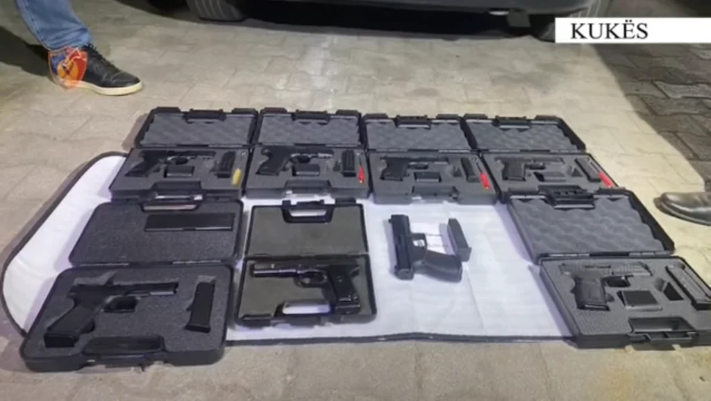 Operacion kundër trafikut të armëve në Kukës, arrestohen dy shtetas nga Prizreni me 8 pistoleta të sekuestruara