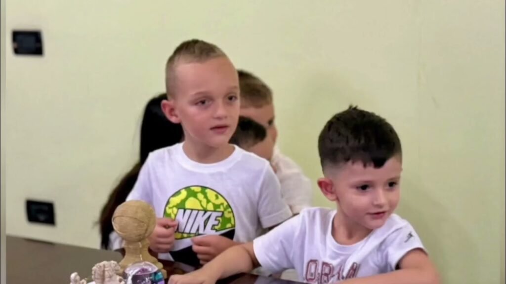 Femijet e vegjel te qytetit , vizite ne zyren e kryebashkiakes Sefa Femijet e vegjel te qytetit , vizite ne zyren e kryebashkiakes Sefa