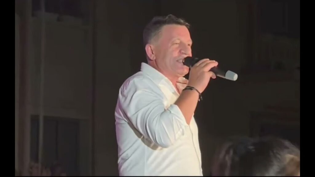 Festivali i muzikës dhe netët e verës ndezin sheshin e Lushnjës Festivali i muzikës dhe netët e verës ndezin sheshin e Lushnjës