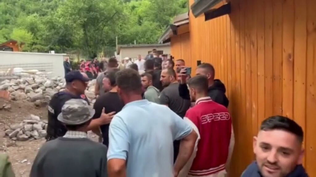 IKMT nis shembjen e banesave në Theth, banorët përplasen me policinë IKMT nis shembjen e banesave në Theth, banorët përplasen me policinë