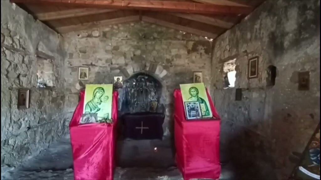 Kisha e Shën Triadhës shumë pranë Manastirit të Zvërnecit Kisha e Shën Triadhës shumë pranë Manastirit të Zvërnecit