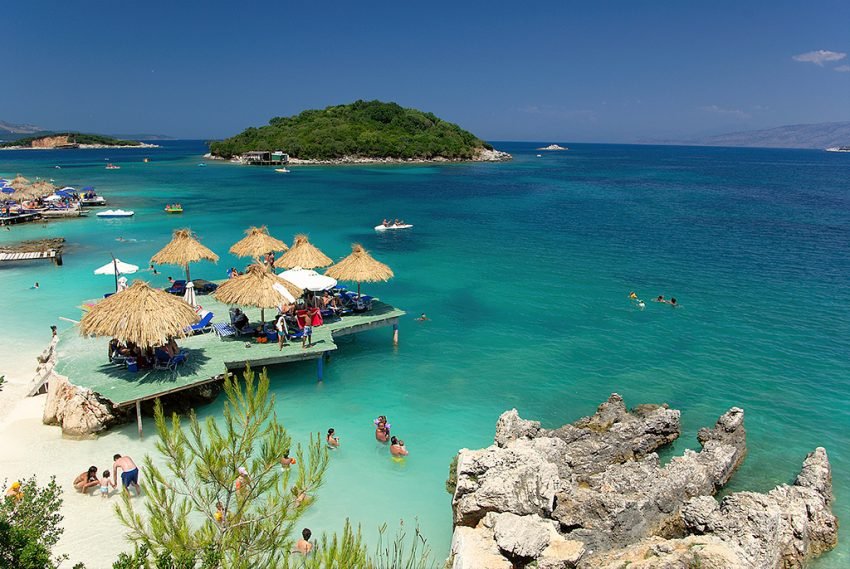 Rënie e turizmit shqiptar, polakët dhe spanjollët zhgënjehen nga çmimet dhe krimi