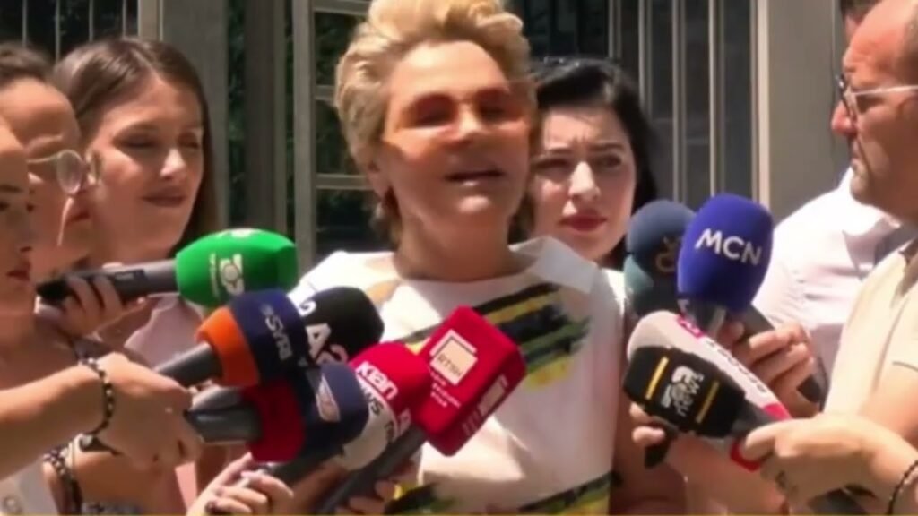 Monika Kryemadhi: “Ilir Meta informohet vetëm për gjërat që i interesojnë, njerëzve pranë tij” Monika Kryemadhi: “Ilir Meta informohet vetëm për gjërat që i interesojnë, njerëzve pranë tij”
